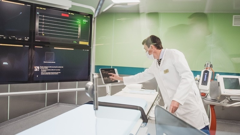     В больницу его госпитализировали в тяжелом состоянии.