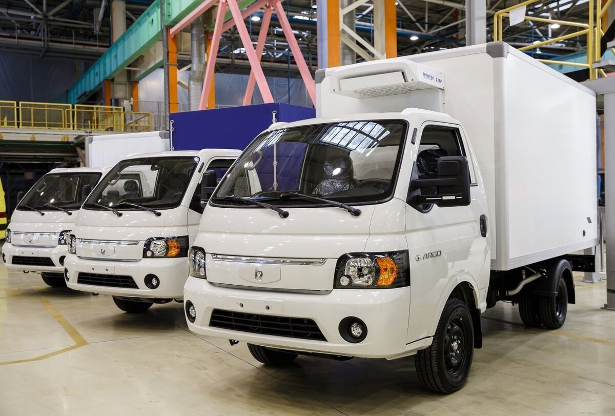 Арго — бескапотный головастик, аналог Kia Bongo и Hyundai  Porter. Полная масса от 2,5 до 3,5 тонн. Бензин или дизель. Есть  электрическая версия. 