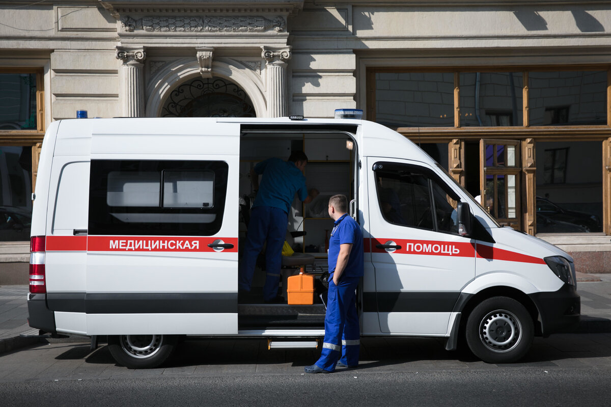     Во время удаления опухоли из щеки жительницы Подмосковья врачи обнаружили в ней червя