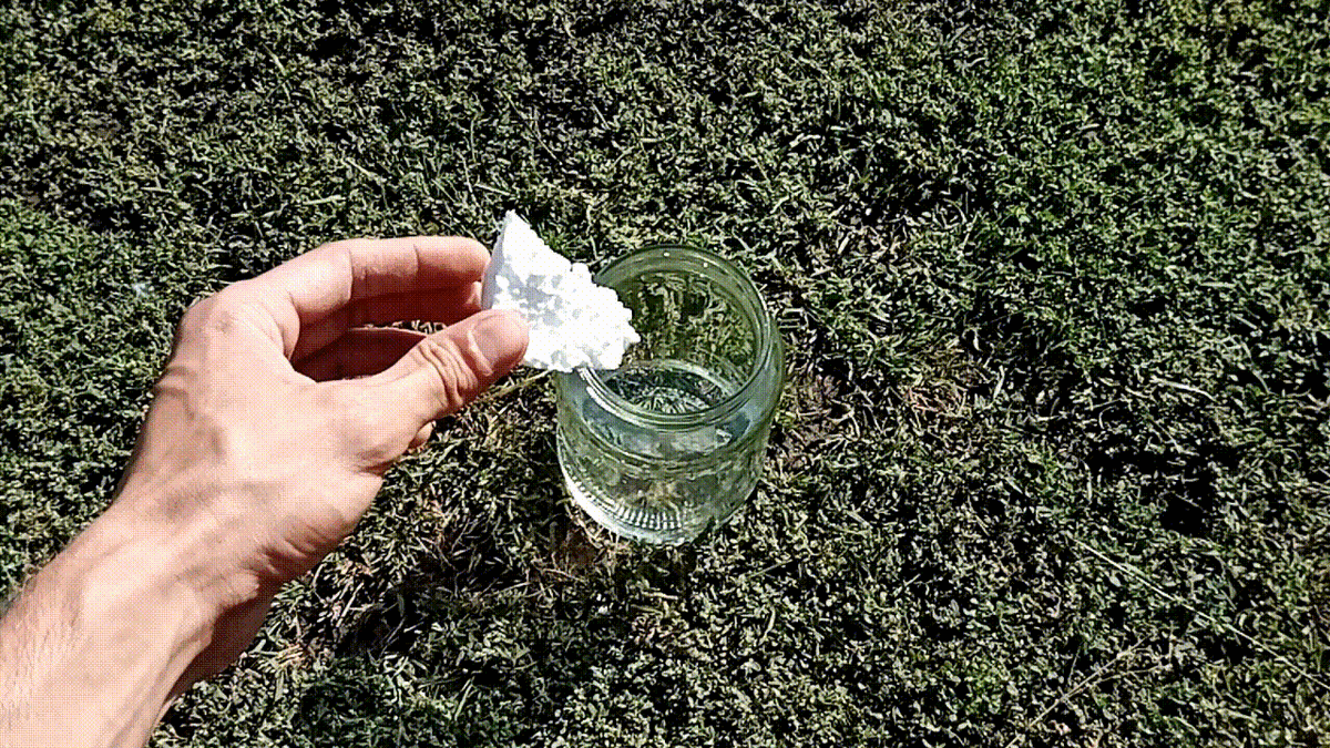 Растворяем пенопласт в бензине (растворителе)