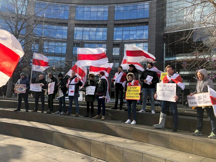 Митинги в поддержку протестующим в Беларуси