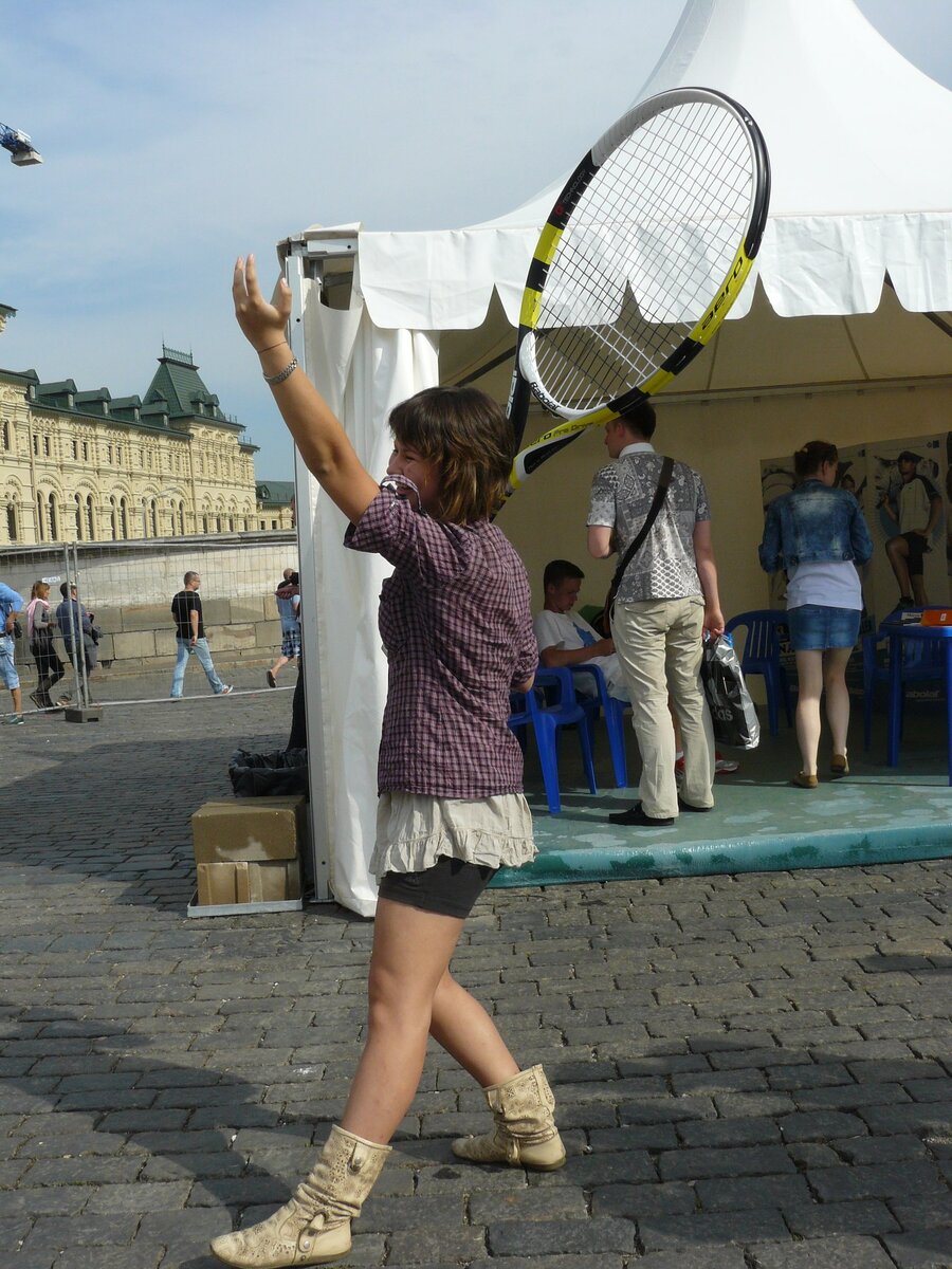 Чем больше размер у ракетки - тем чаще в нее мячи будут сами попадать