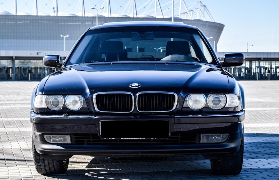 На фото BMW e38 рестайлинг. Годы выпуска 1998-2001гг.