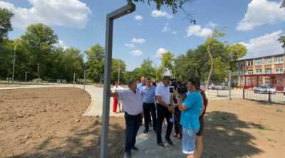 Н. Панков инспектирует сквер у СОШ №13