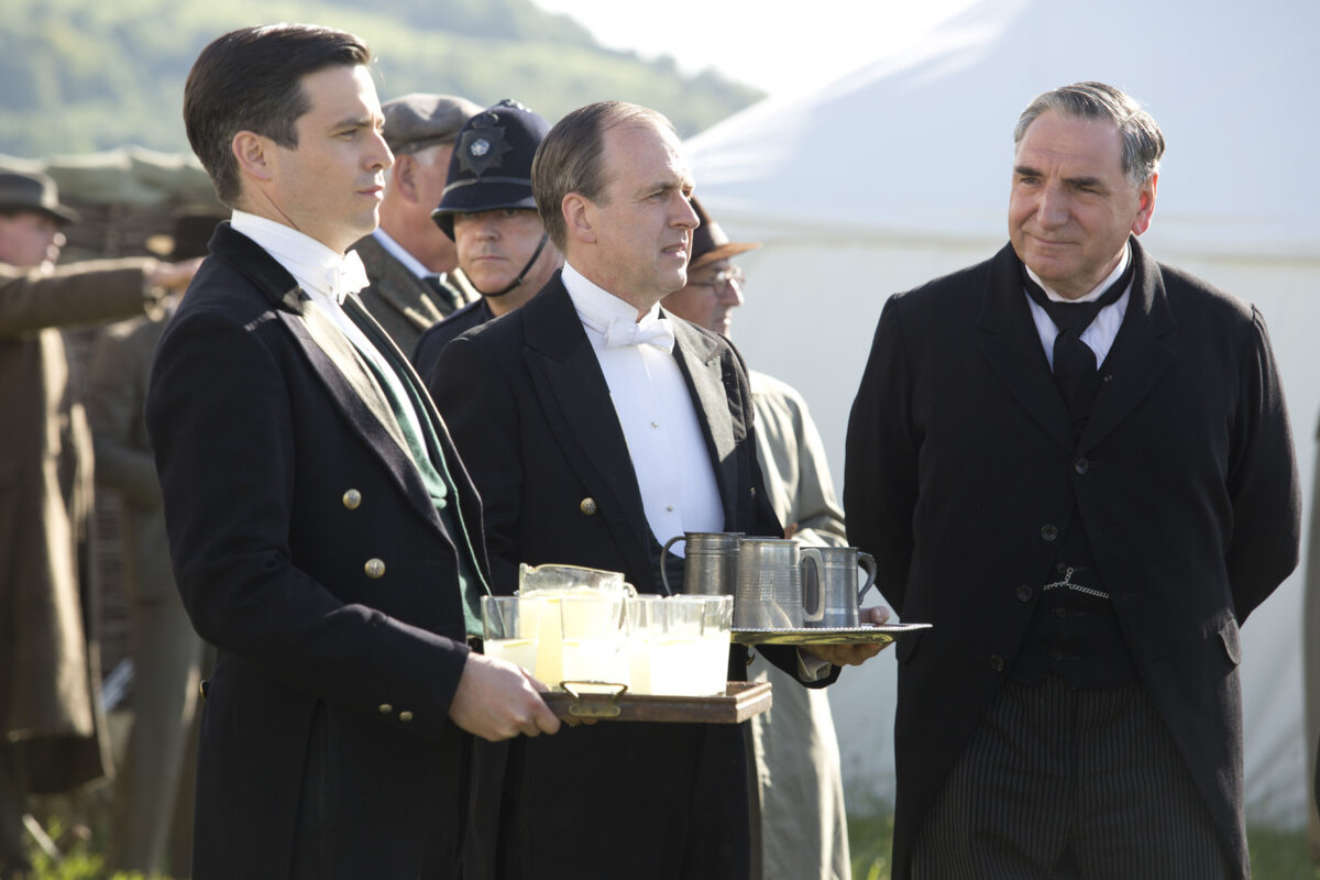 При начальнике.