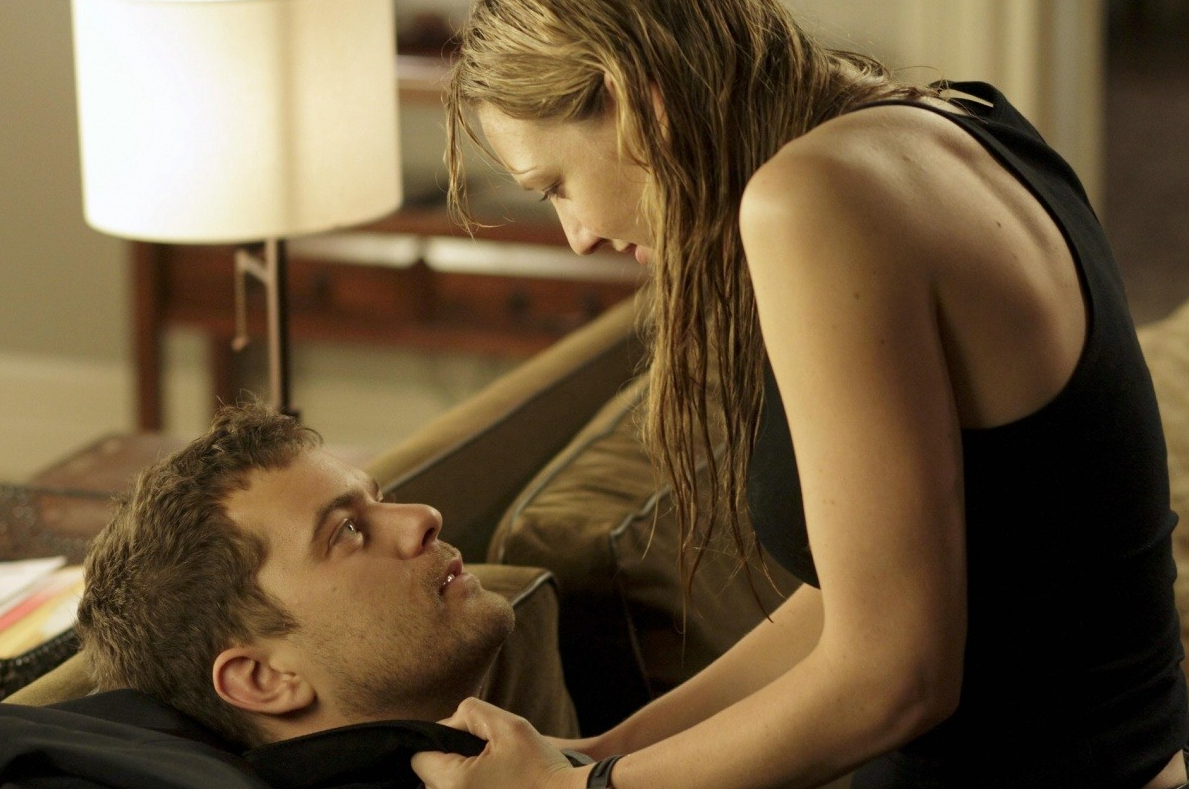 У главной парочки, конечно, сложная любовная история