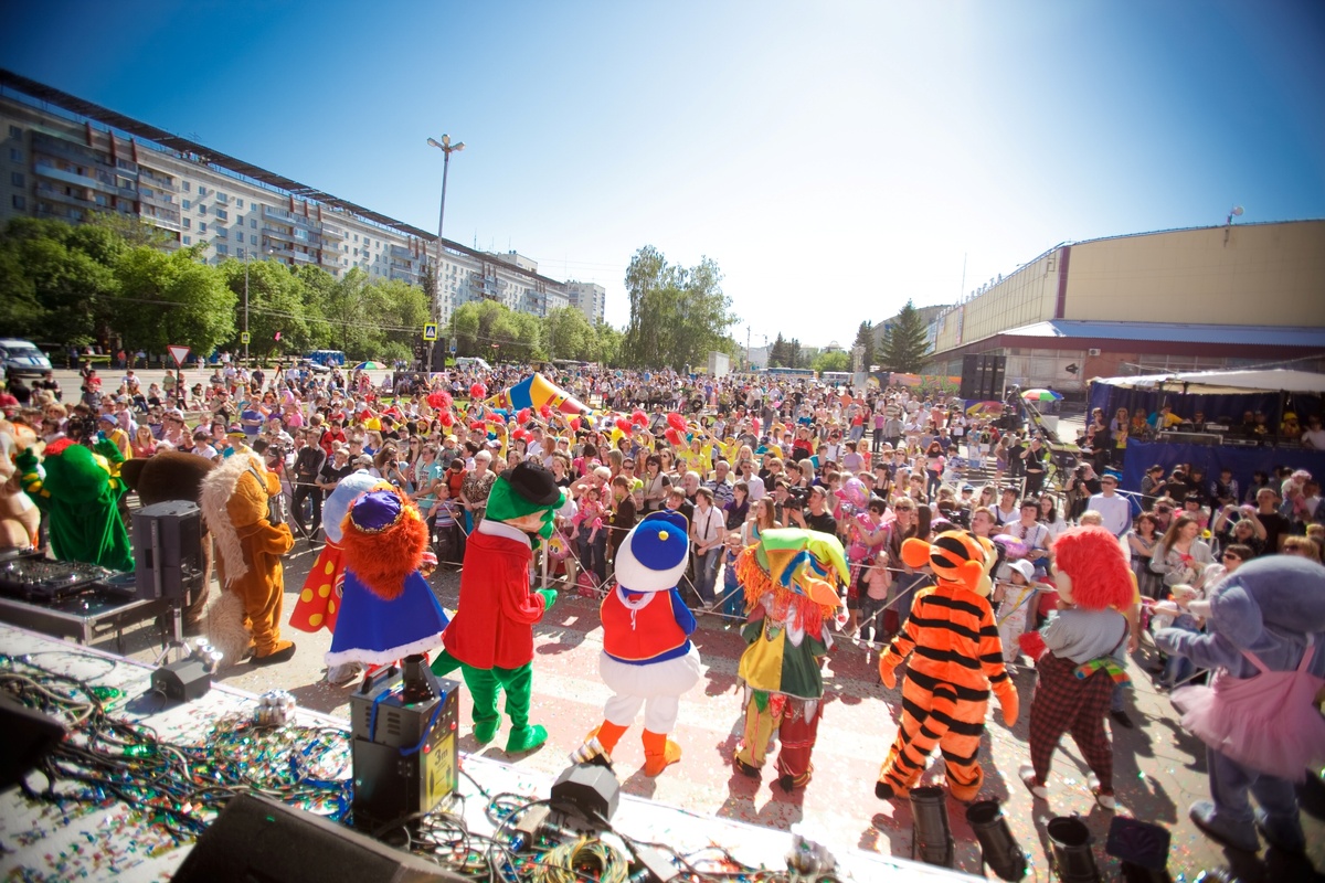 Ростовые куклы на праздновании Дня Знаний. www.es911.ru