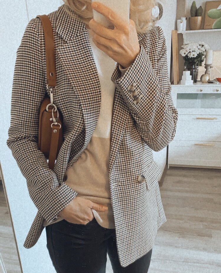 Жакет оверсайз в мелкую гусиную лапку H&M.