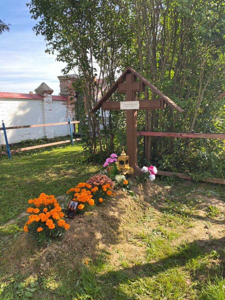 Могила схимонаха Тихона (Нестеренко) 