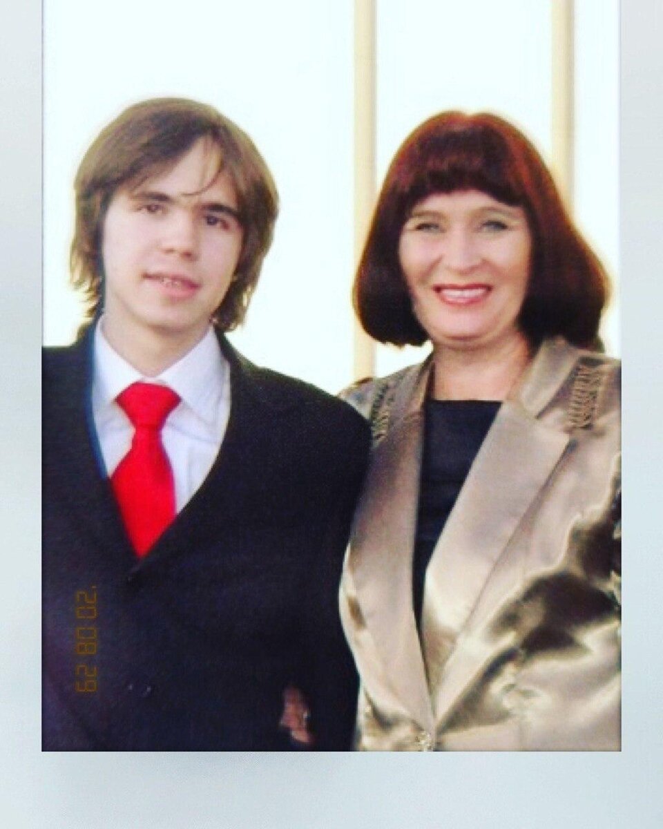 Мой племянник Боря с Валентиной Викторовной. Фото из архива В.Андреевой.