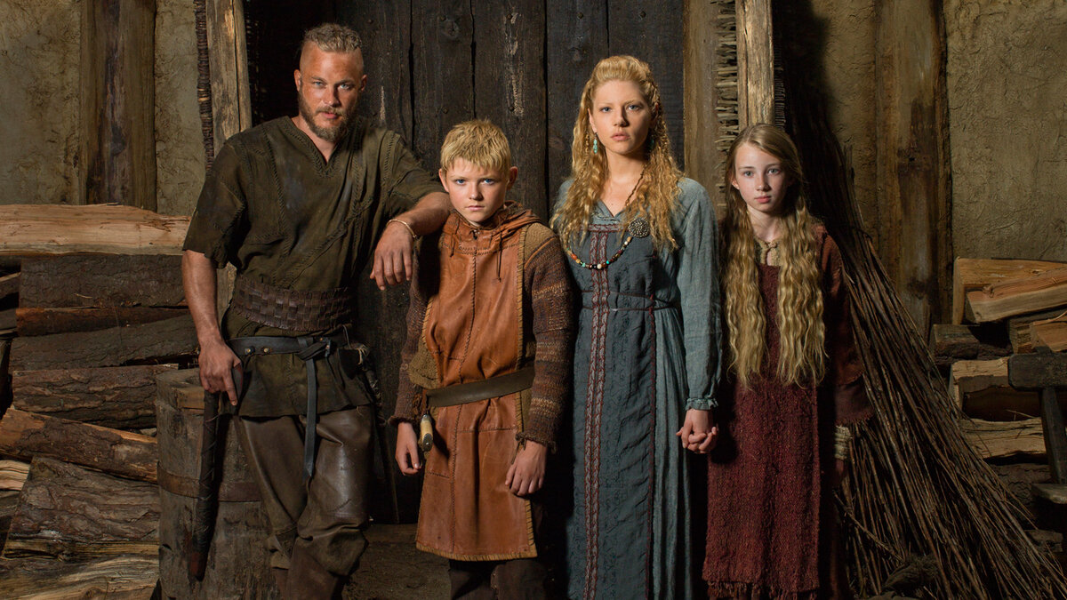 Так выглядели легендарный конунг викингов Рагнар Лодбор с семьёй, по мнению создателей сериала «Викинги».
