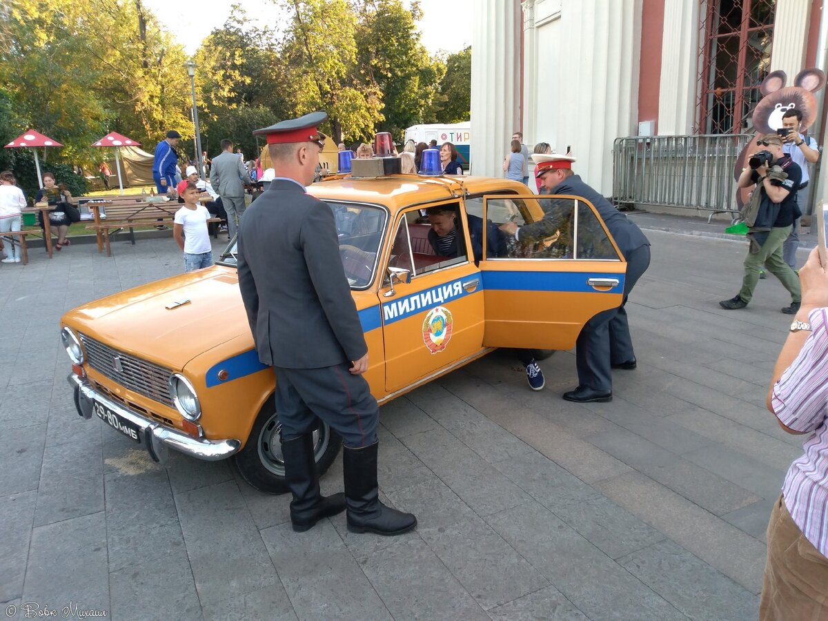 Милиция нас бережёт...