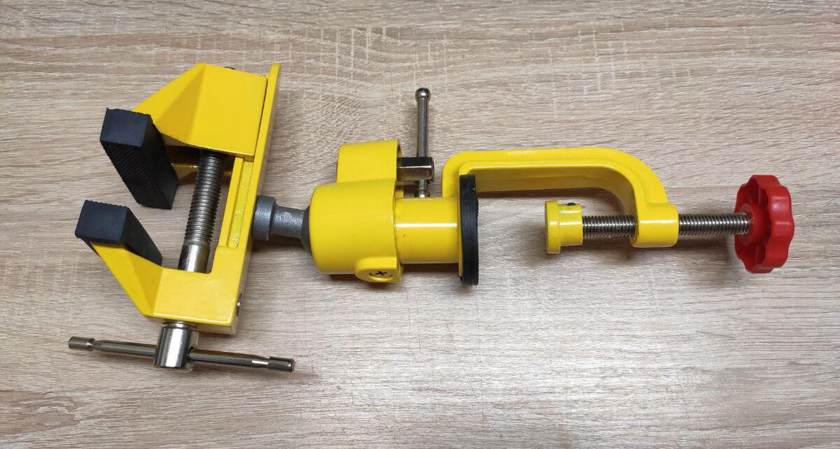 Да. Это самые обыкновенные тиски за 800 рублей.