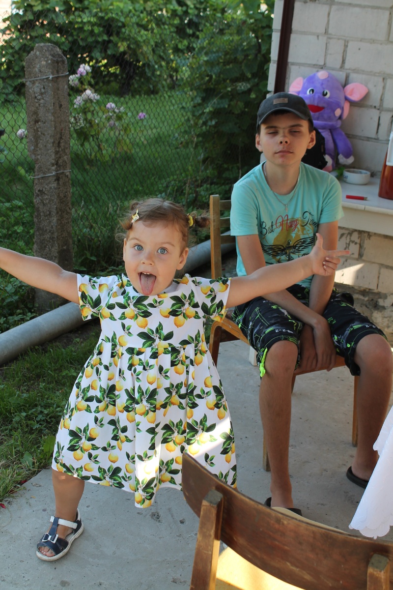 На фото: герои рассказа - мои отпрыски.)))