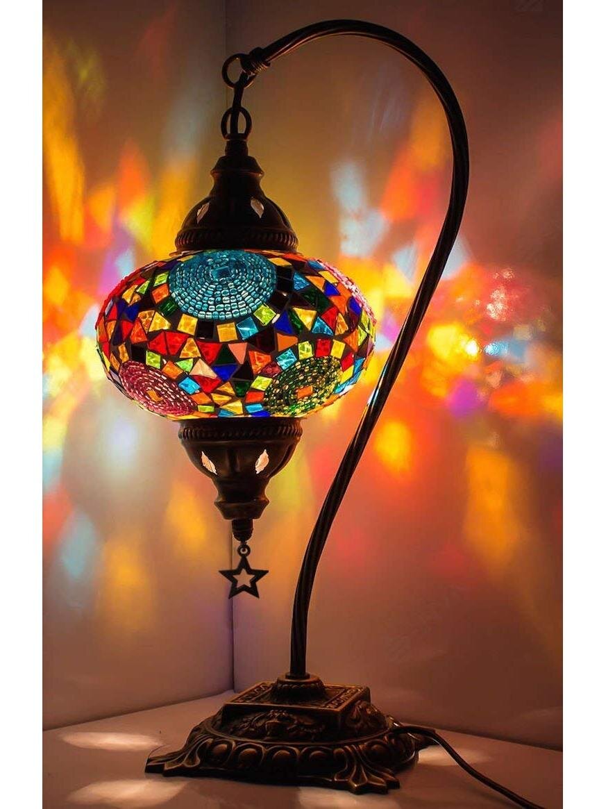 Источник https://ae01.alicdn.com/kf/Hc731ed53bb014fc890601065c4425e7bu/Turkish-Mosaic-Lamp-Swan-Neck-Moroccan-Marrakech-Lamp-Glass-Turkish-Lights-Tiffany-Bedside-Table-Turkish-Lamp.jpg