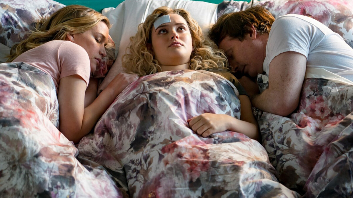 Фильм получился на любителя - кровавый и с кучей мрачных шуточек про смерть. 