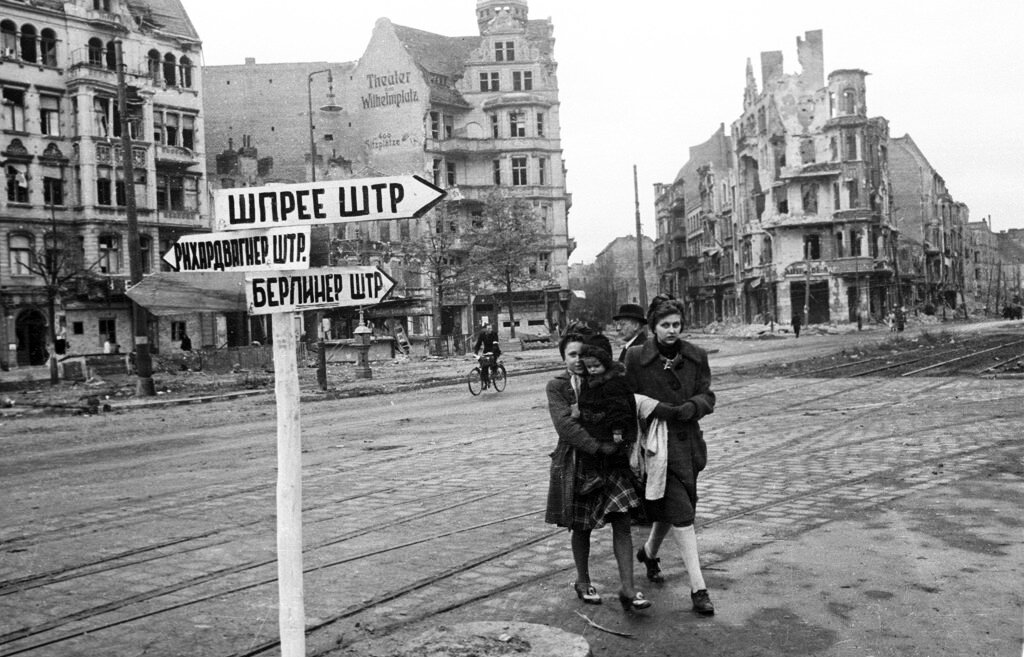 Немцы в берлине 1945