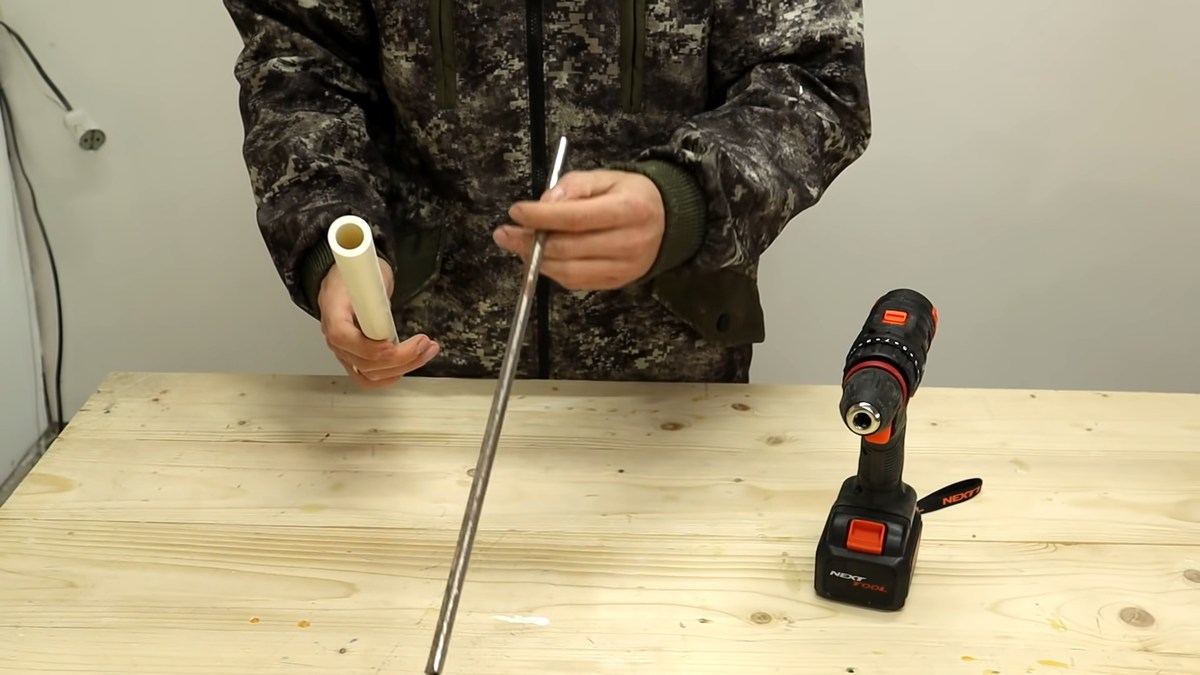 Железную купил в хозтаварах, используется для садоводства.