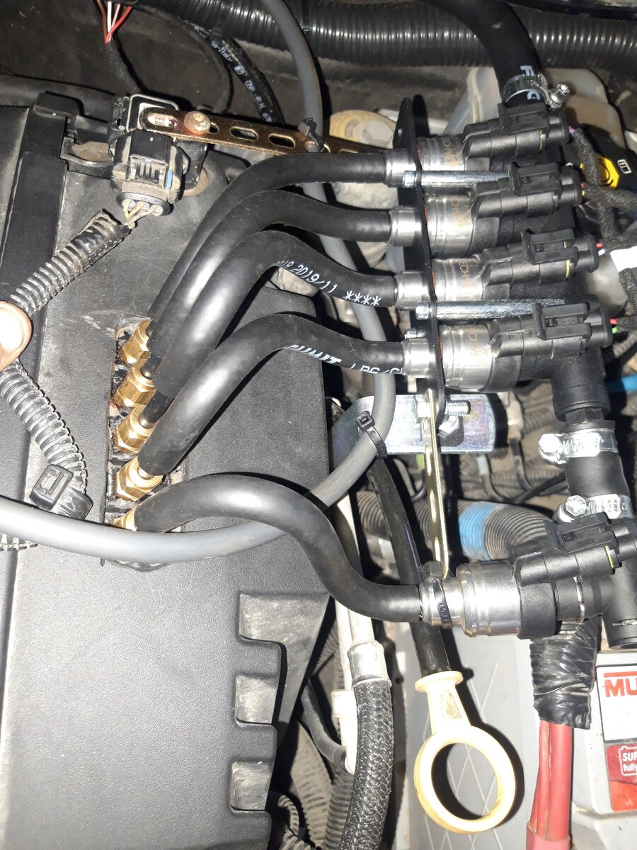 Врезки в воздушный коллектор с трубкой из полиамида