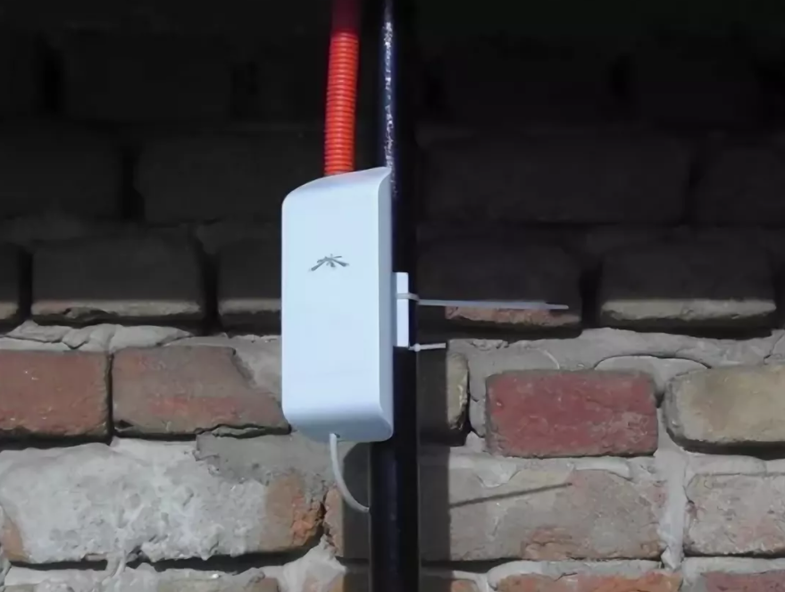 Уличный вай фай. Точка доступа WIFI Ubiquiti NANOSTATION Loco m2. Крепёж NANOSTATION m2. Ubiquiti NANOSTATION Loco m2 крепление. Крепление точки доступа Ubiquiti NANOSTATION m2.