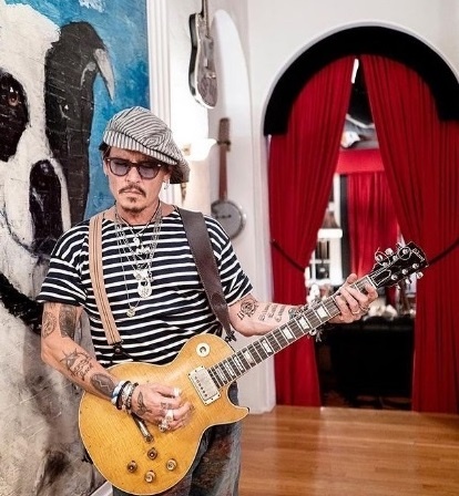 @johnnydepp  / instagram