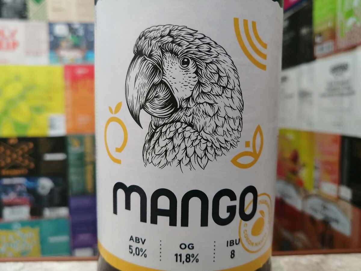 Попугай какой-то уставший, пожилой и грустный.