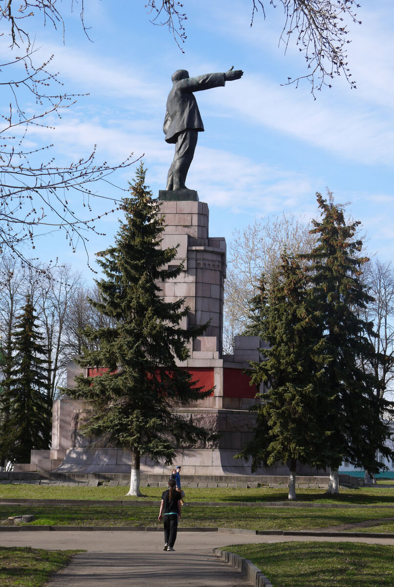 Кострома ленинский. Памятник Ленину в Костроме. Памятник Ленину в Костроме фото. Памятник Ленину в Костроме село Минское. Кострома памятник Ленину на набережной.