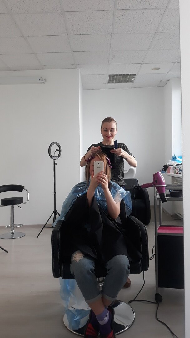 5 часов работы мастера. Даже не обрезаю ноги, да Настя меня предупредила взять домашние тапочки, чтобы не сидеть 5-6 часов в сапогах.)))