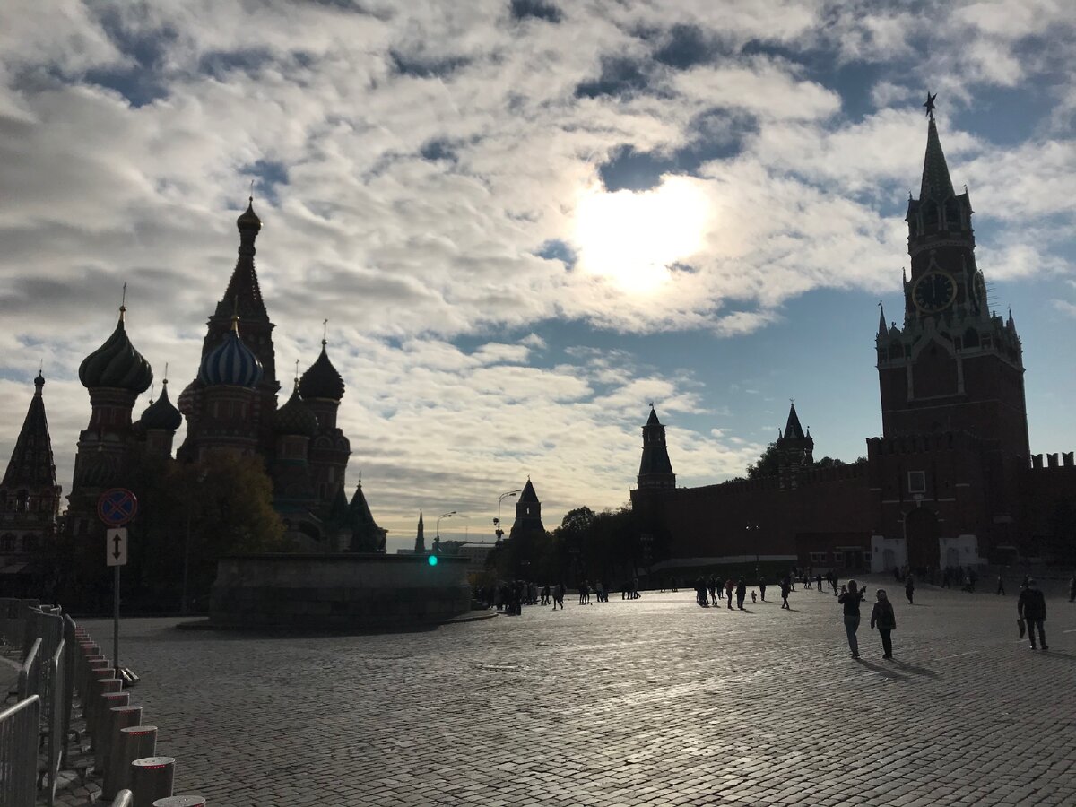 Вид на Собор Покрова Пресвятой Богородицы и Спасскую Башню 