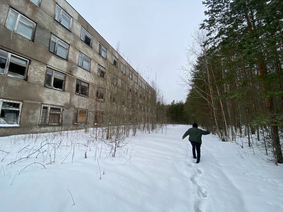 В неприметном заброшенном здании нашли странную конструкцию округлой формы  и большой глубины. Показываю детальные фотографии | ComDig | Urban  Exploration | Дзен