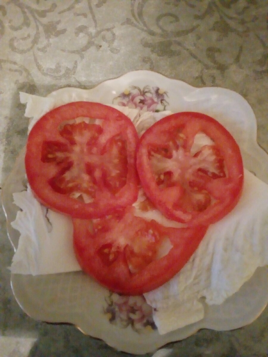 У меня большие томаты, в идеале нужны маленькие.