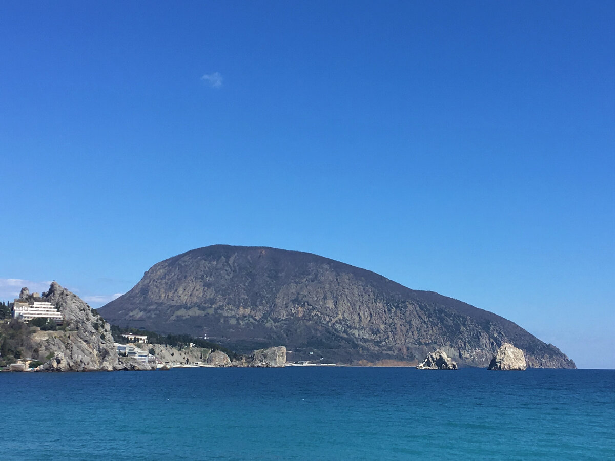 Гурзуф. Крым. Гора Аю-Даг (Медвежья гора) и Адалары. Фото автора