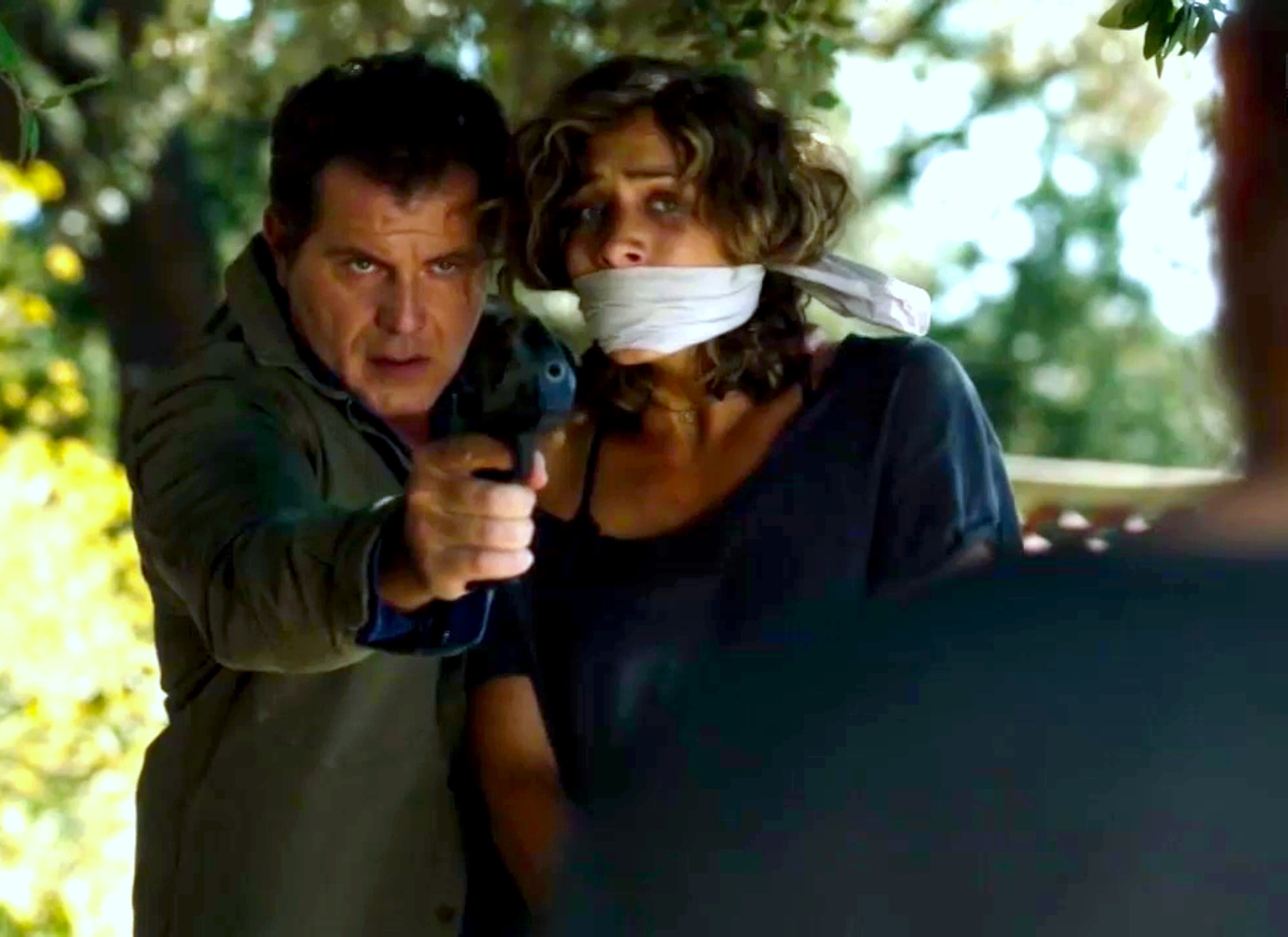 кадр из сериала.