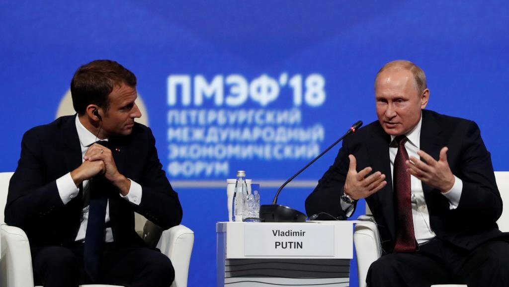 Макрон и Путин в 2018 году. В этом году Путин на ПМЭФ еще не приехал. Фото  из интернета