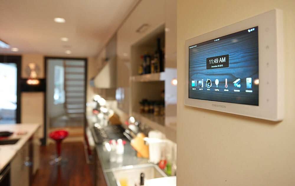 Сенсорная панель управления системой "умный дом" Crestron