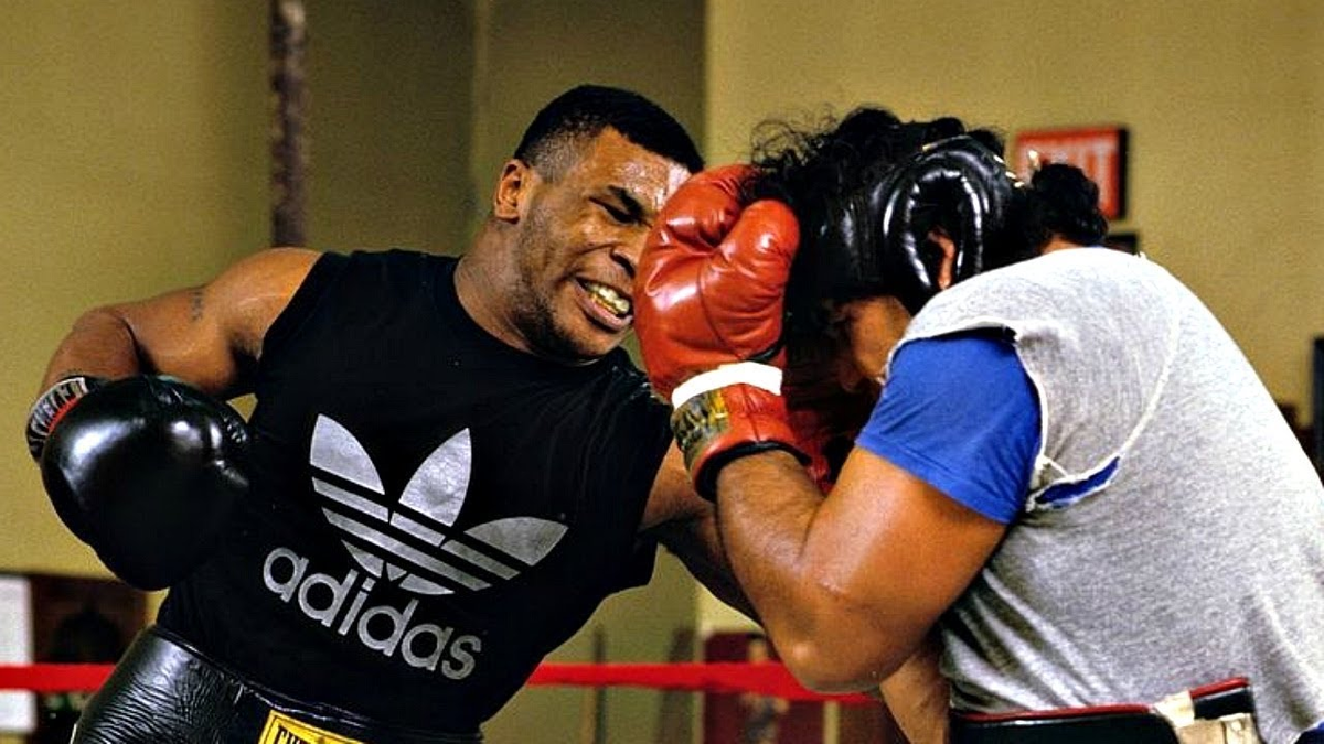 Данные тайсона. Майк Тайсон. Майк Тайсон 1998. Mike Tyson 1990. Тайсон 1983.