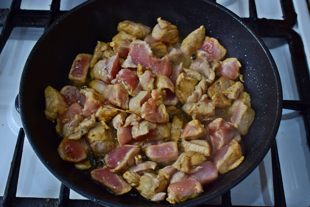 свинина в духовке по боярски с помидорами и сыром | Дзен