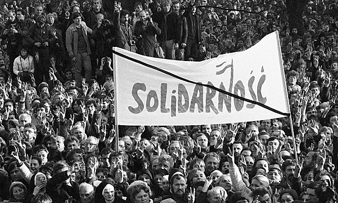 организованные независимых рабочим профсоюзом "Солидарность" акции протеста против действующего режима. фотография с интернета.