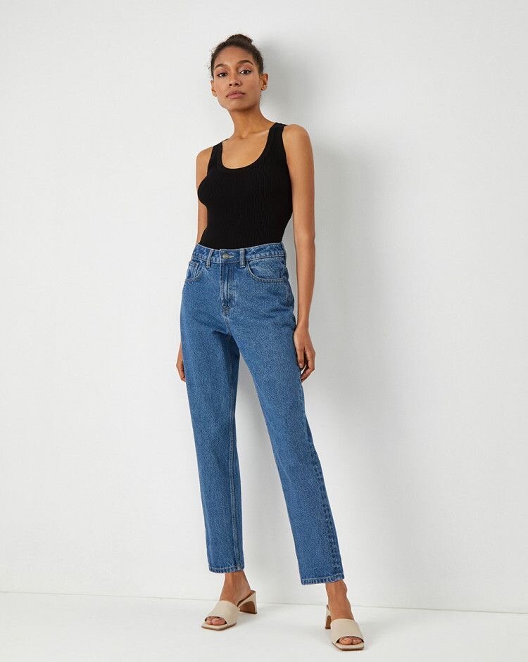 Прямые джинсы будут в тренде всегда.