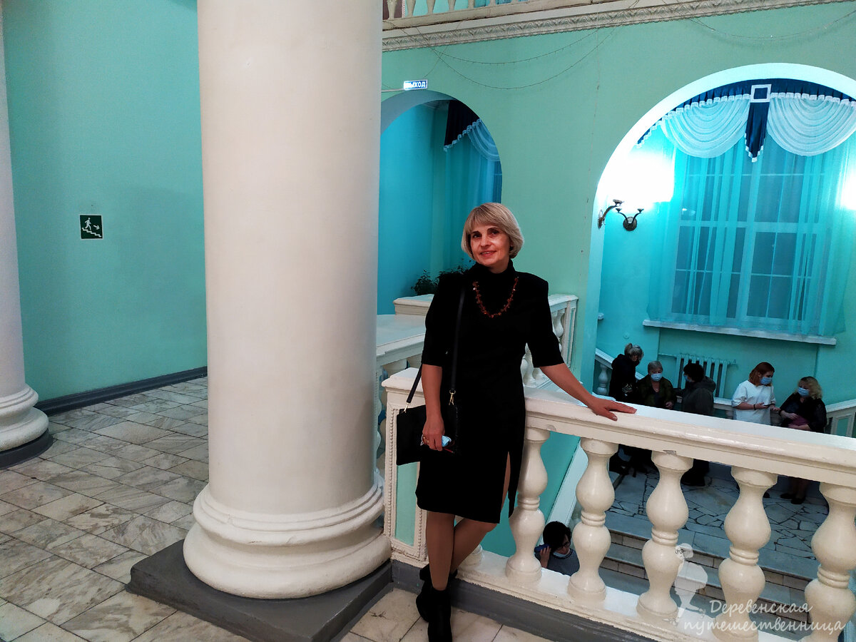 Это я, деревенская путешественница. После спектакля. Фото из личного архива. Октябрь 2021 г. 