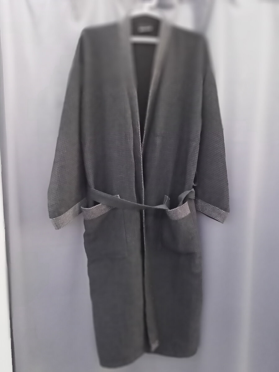 Замечательный мужской халат, материал похож на "вафельные", р-р 52-54