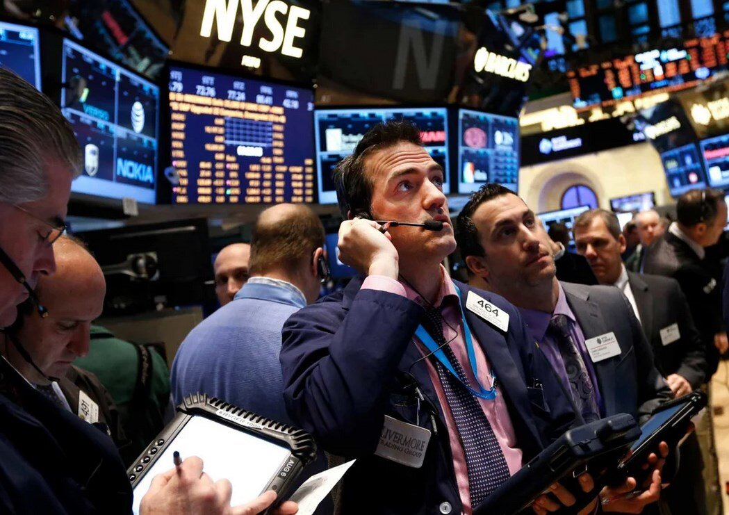 Торги на бирже идут вовсю.  фото: картинки  яндекса.