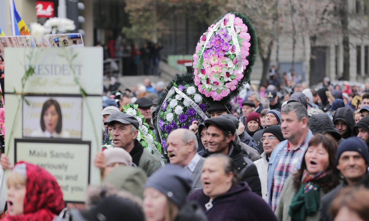     Участники акции протеста в Кишинёве / РИА Новости / Родион Прока