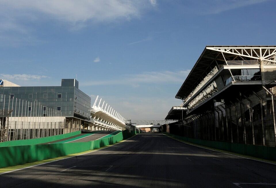    Прямая трансляция финальной тренировки Гран При БразилииОфициальная страница автодрома Интерлагоса в соцсетях