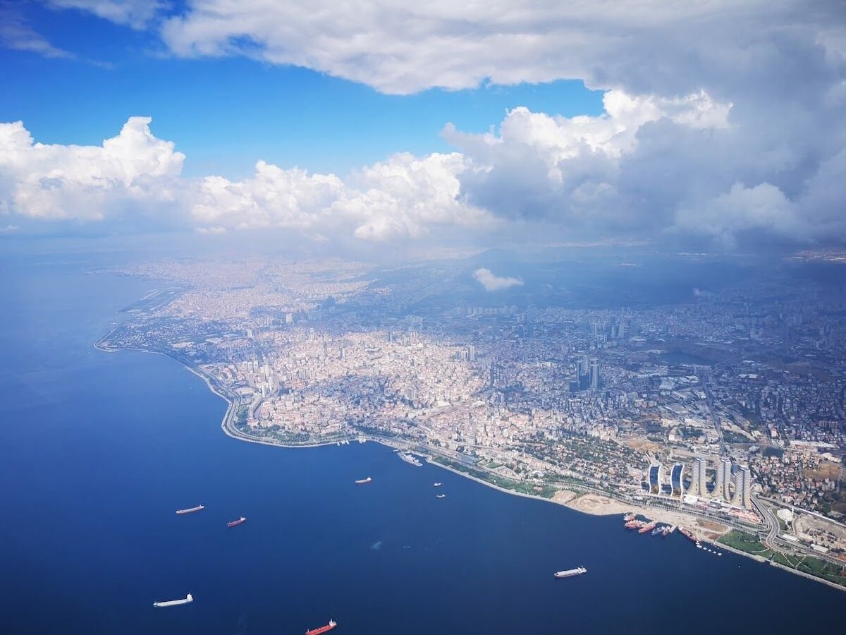 Самолет заходит на посадку в Стамбуле