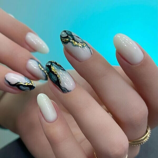     трендовый зимний маникюр фото