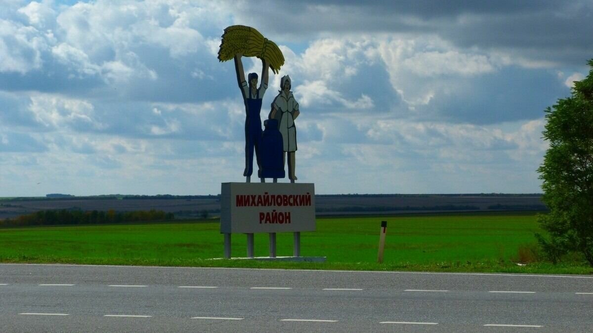     Жительница Михайловки в Волгоградской области случайно стала владелицей покусавшей ее летучей мыши. Местные чиновники обязали женщину за свой счет ухаживать за диким животным и даже выписали ей соответствующую справку.