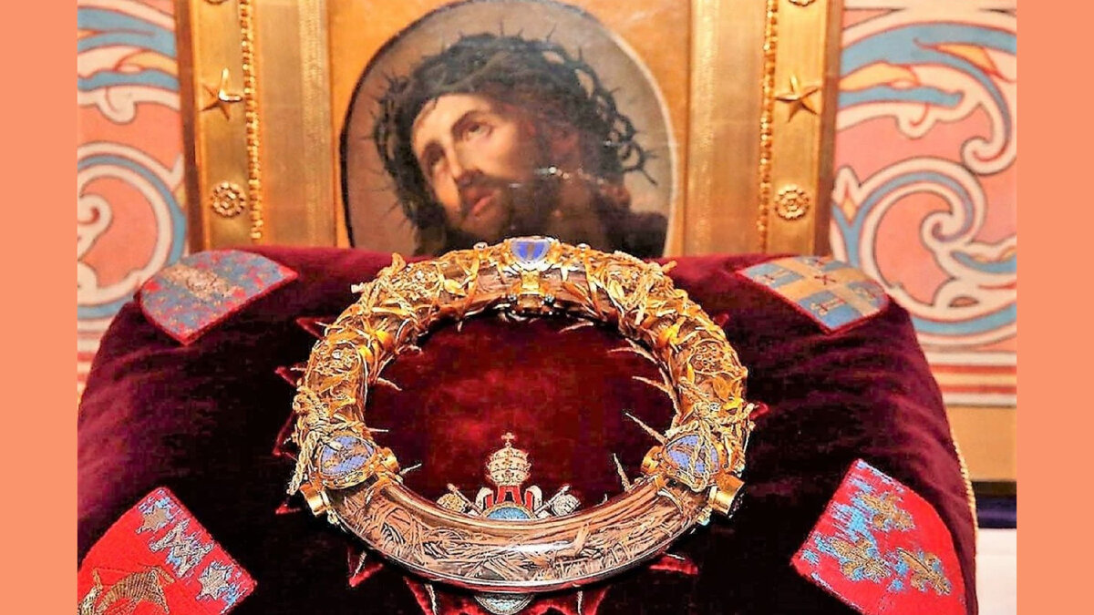 Венец, который Католическая церковь считает одним из Орудий Страстей Христовых. © Собор Парижской Богоматери, Париж 