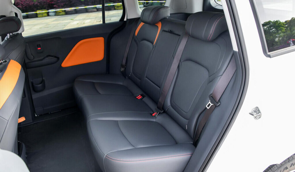    В Россию привезли новый электромобиль FAW: цена – сказка