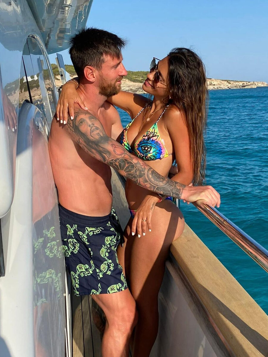 Messi wife tits
